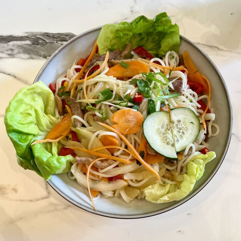 Pržene pirinčane nudle sa mesom